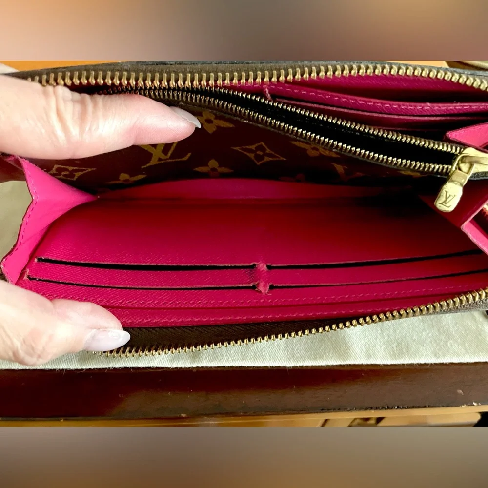 Louis Vuitton Clemence wallet blooming flowers Fuchsia 
EXCELLENT CONDITION - Picture 8 of 16
